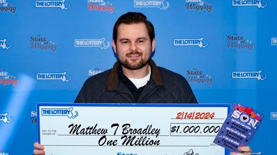 母親寄兒子情人節卡附獎券，竟中780萬大獎。(FB)