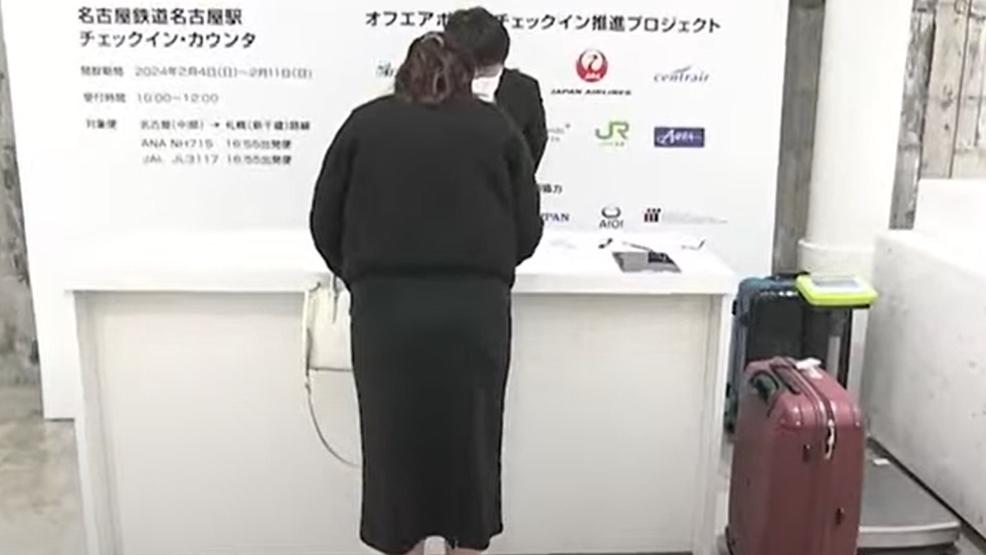 日本機場推動「空手觀光」，行李直接送上機。(YouTube)