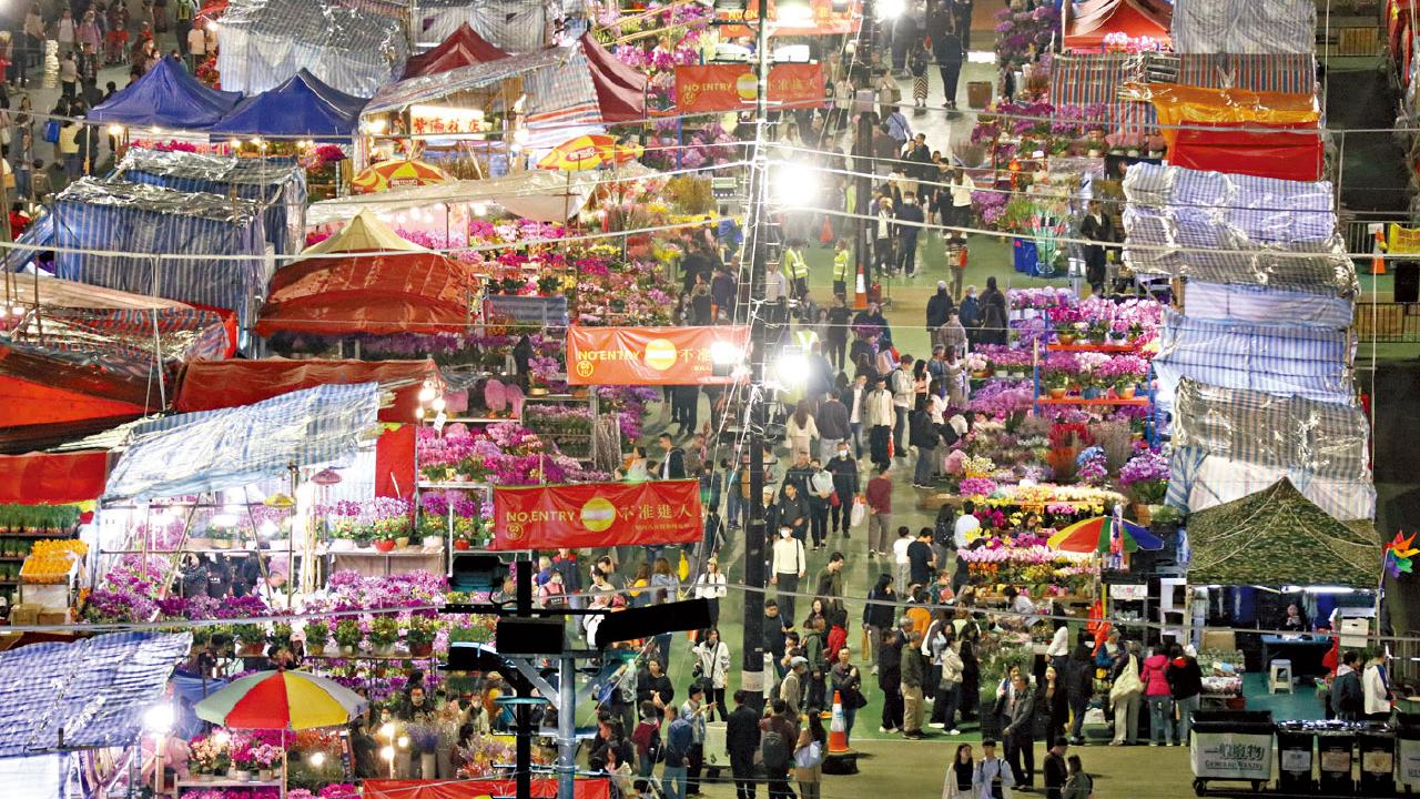 年宵唯一周日開鑼 人流遜預期 檔主憂天雨降銷情 料乾貨助增氣氛