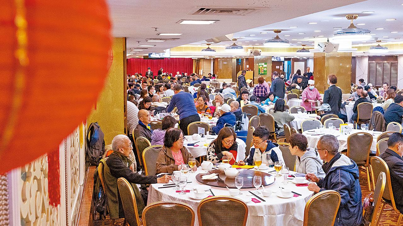 酒樓人手不足 團年飯只做「一輪」 黃家和：餐飲業市道差 是難過的一年