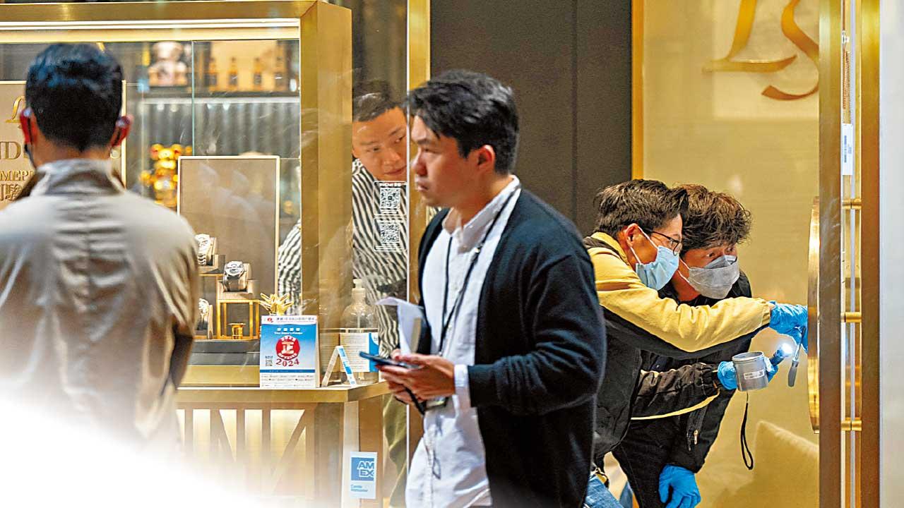 3賊闖銅鑼灣一錶行 一分鐘掠600萬元名錶
