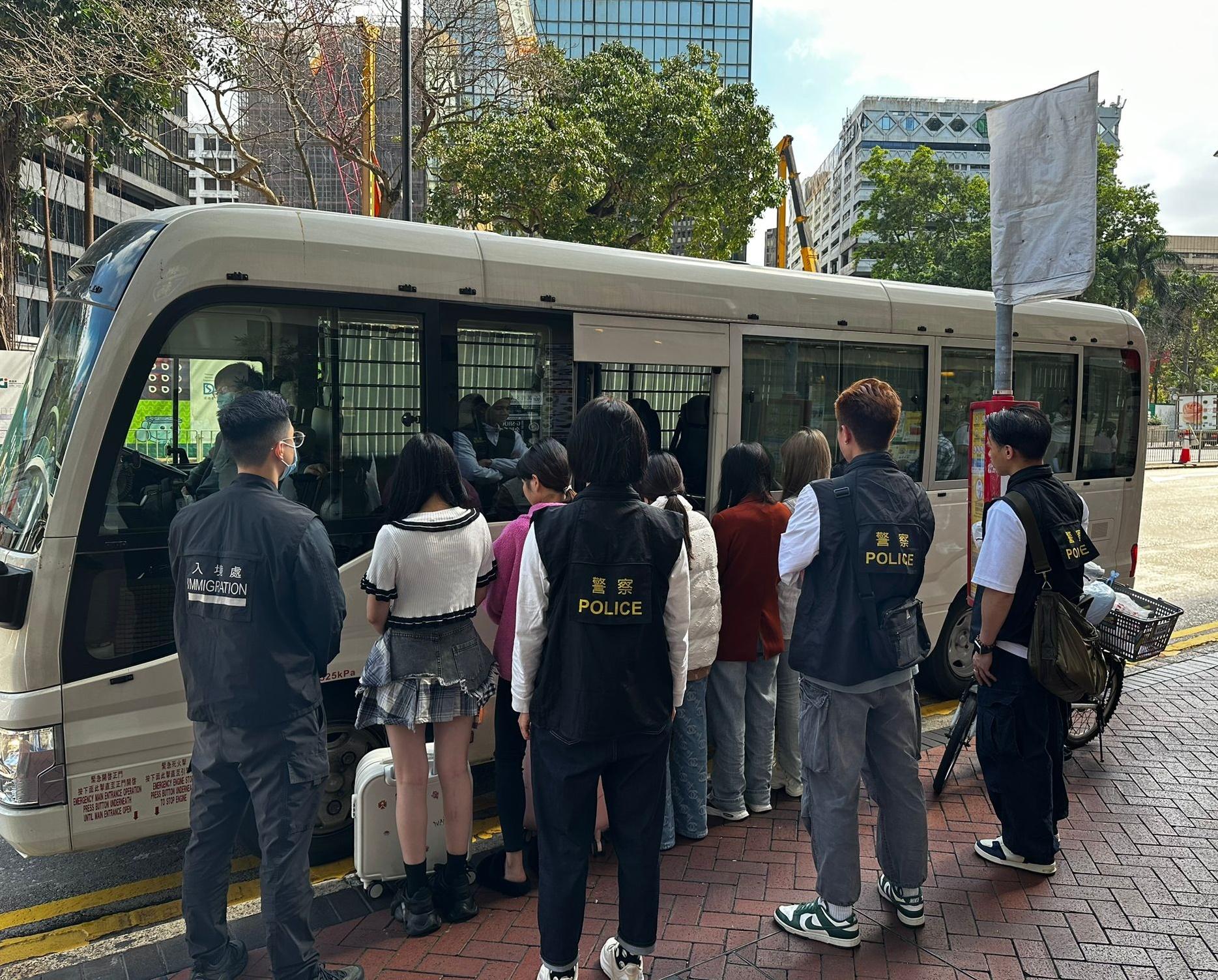 跨部門油尖掃黃拘24人 包括19內地女