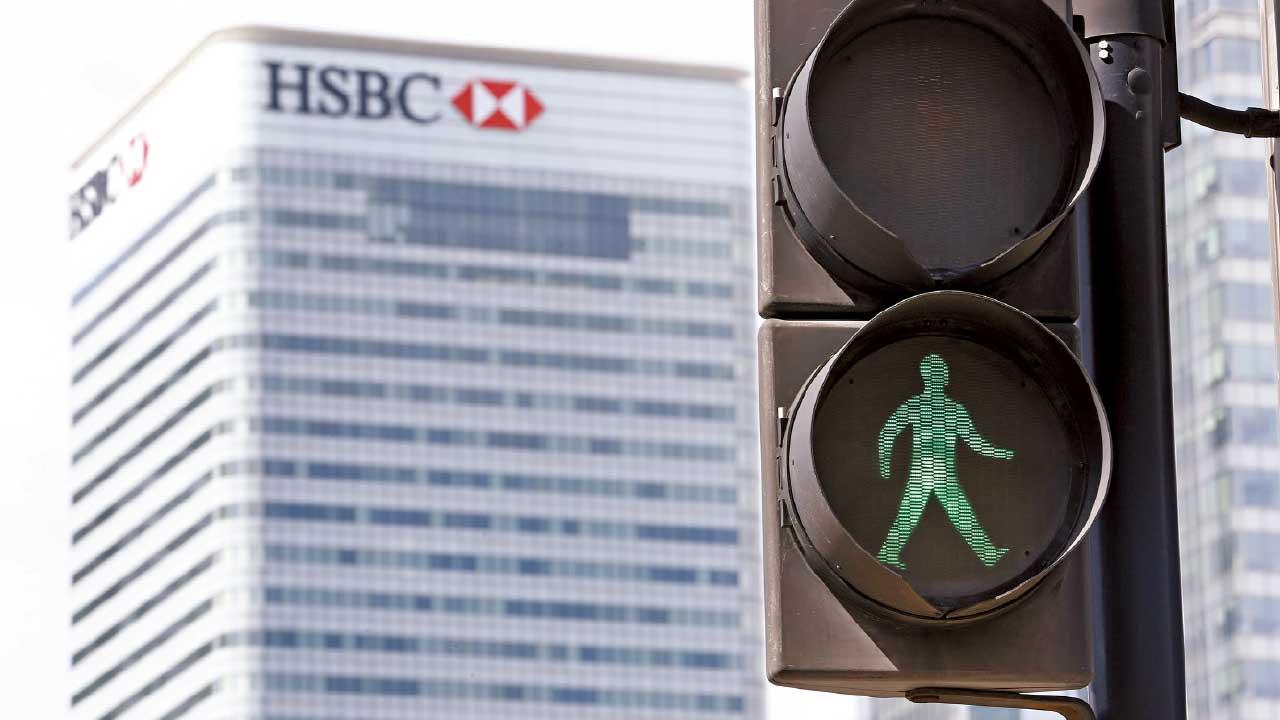 獅王放榜｜為交行撥備234億 派息回購皆遜色 滙控瀉4% 外圍再跌