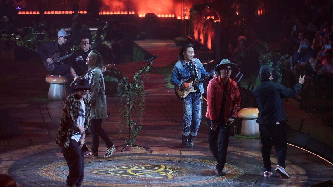 鄭中基情人節開騷，LMF驚喜現身。