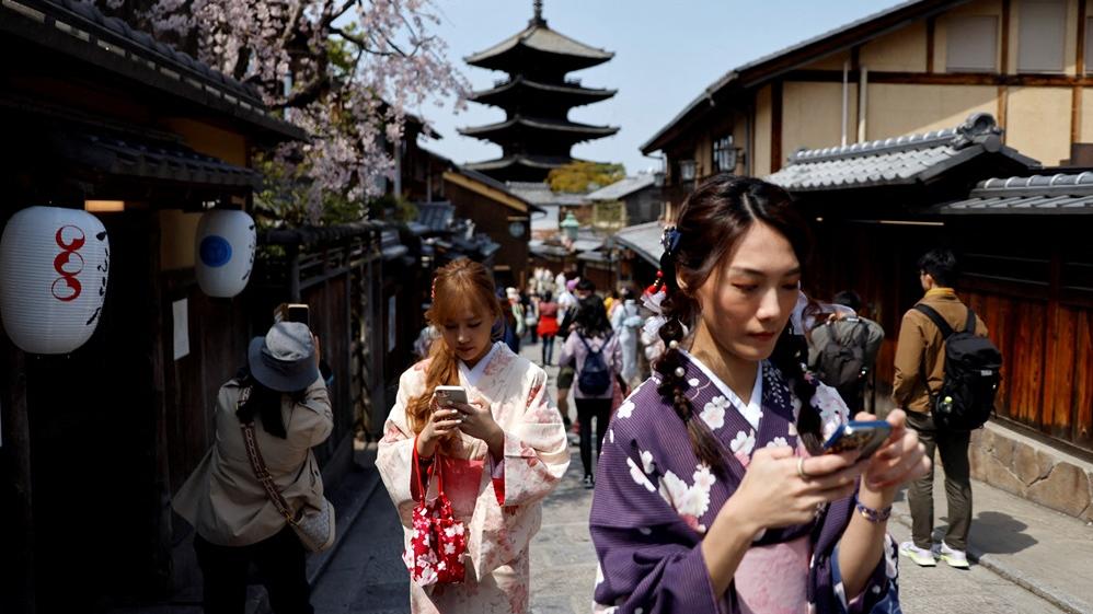 日本政府傳修改永久居民資格。(路透社)