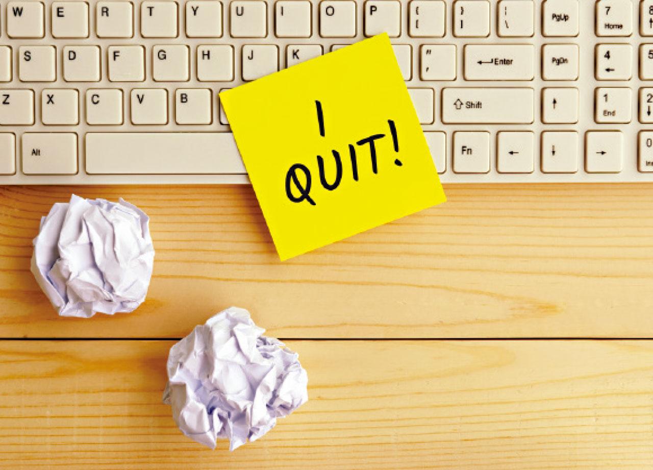 她從小便學會辭職