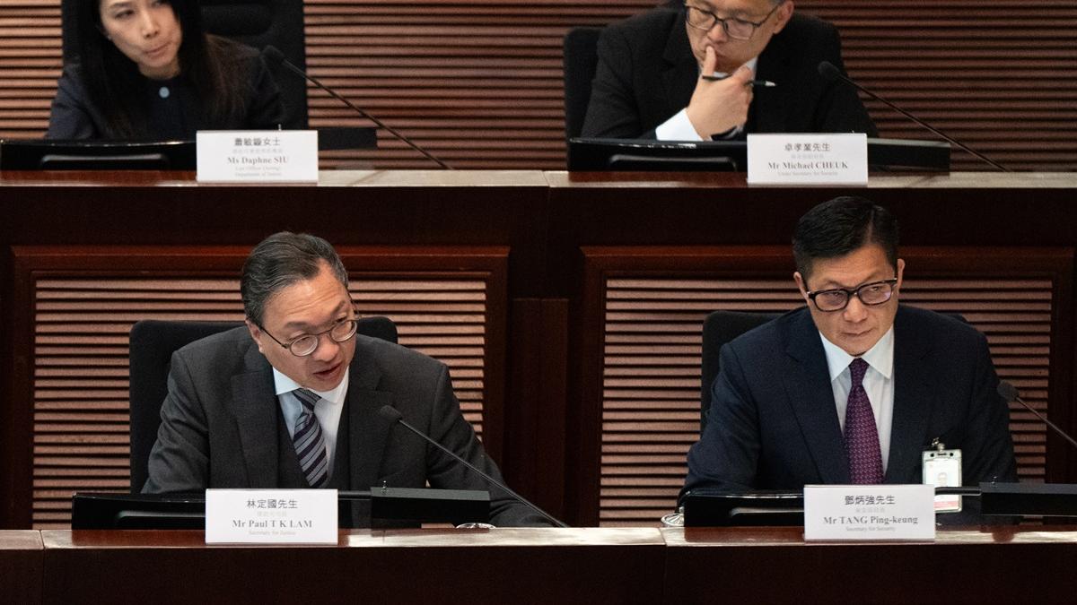 政府向外國駐港領事及商會代表講解《基本法》第23條立法，林定國(前排左)指諮詢至今無人不支持。(資料圖片／林靄怡攝)