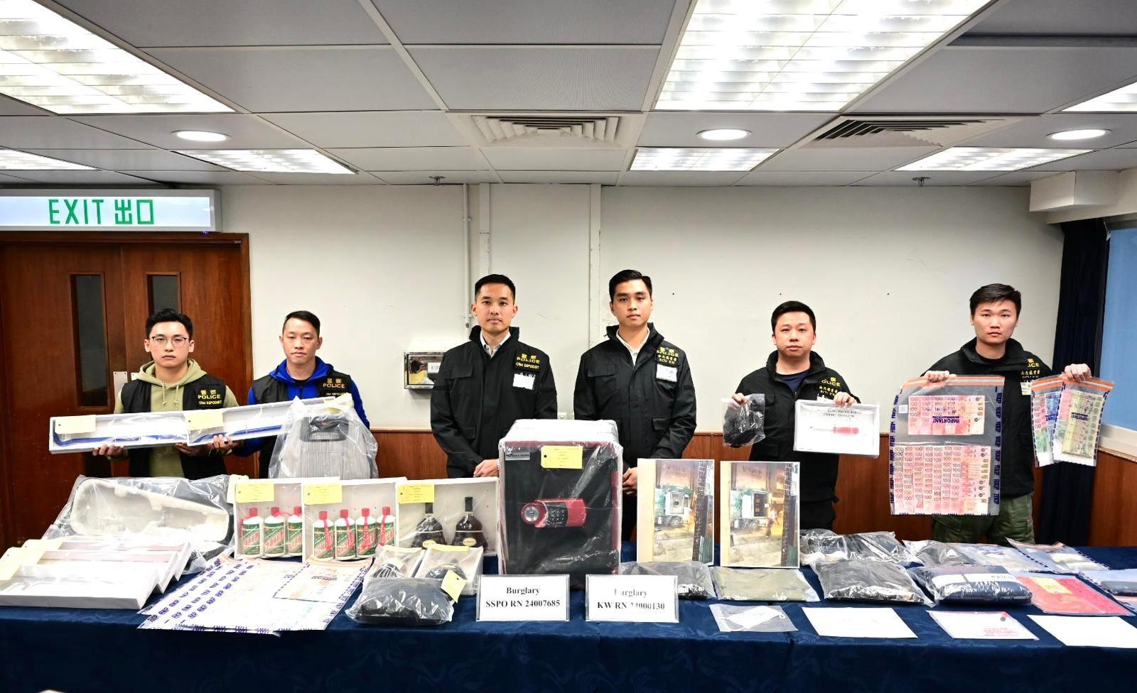 西九龍總區重案組於反爆竊行動拘捕一名連環爆竊犯，涉及13宗發生在九龍和新界區的爆竊案；另外深水埗警區搗破一宗酒樓爆竊案，拘捕3名男子。