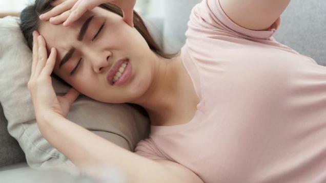 中西醫「頭痛」觀點比一比！中醫依證型可分5大類 快看看你是哪種痛？