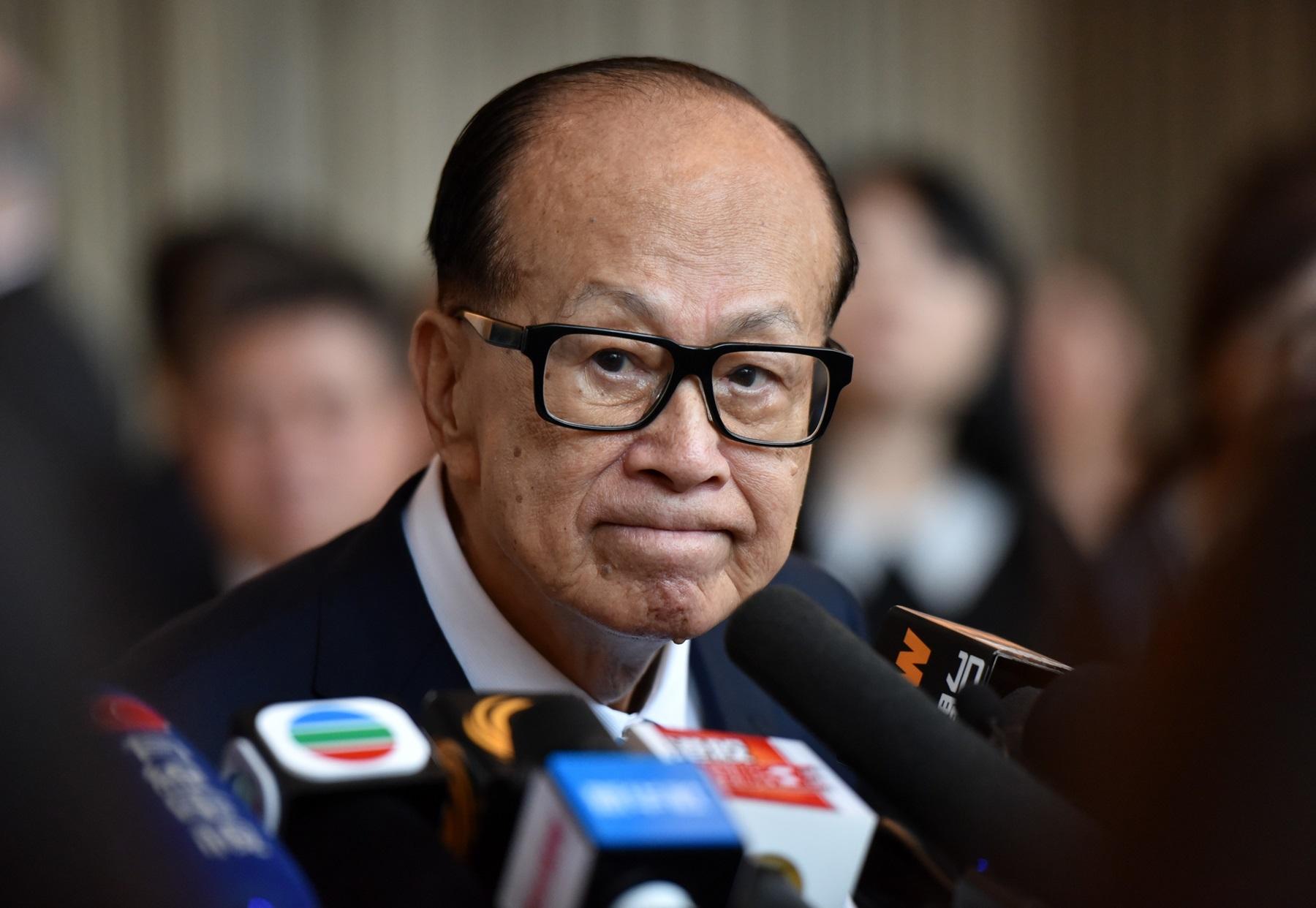 李嘉誠嬋聯福布斯香港富豪榜首位 身家縮水 受累咩原因？