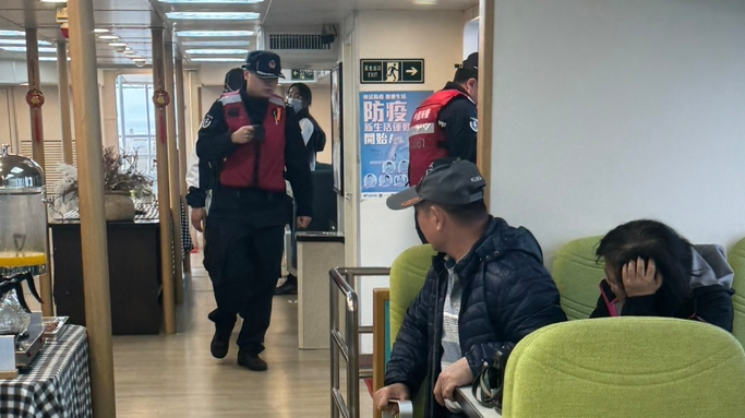 福建海警登上金門「初日號」遊船檢查30分鐘（中天新聞）