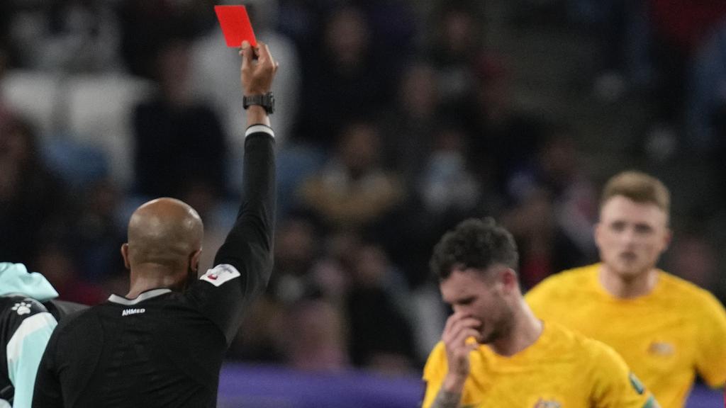 足球沿用的紅黃牌處罰制度或迎來改變。(美聯社)