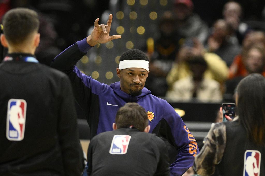 比爾重返華盛頓，為太陽攻入43分擊敗巫師。(美聯社)