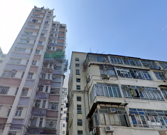 女子在嘉都大廈墮樓，跌在毗鄰大廈的天台。（資料圖片）