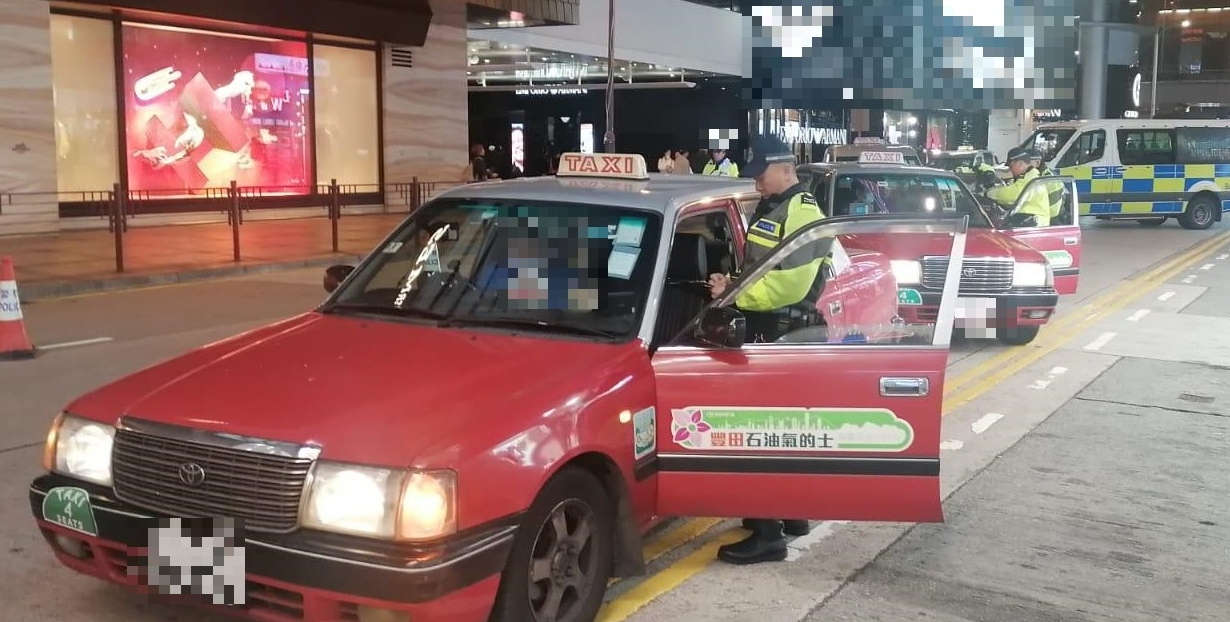 西九龍總區交通部執行及管制組人員一連兩日(1月30至31日)在區內進行打擊的士違例行動