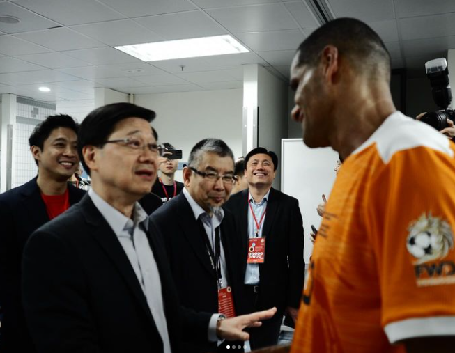 李華度於社交平台Instagram發布多張照片，包括賽後於更衣室與李家超交談