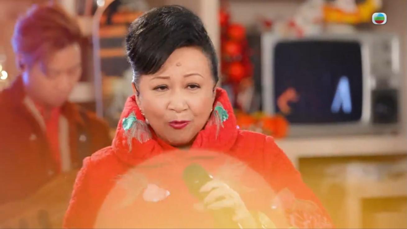 薛家燕盡展「女團教母」風範 唱Lolly Talk《一把火》兼做手勢