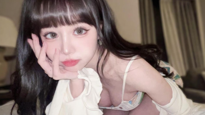 前女團成員依渟直播遊高雄 火辣衣着超吸睛