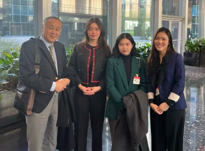 4名身處美國被香港警方指違反《港區國安法》懸紅各100萬港元通緝的港人郭鳳儀、袁弓夷、許穎婷、邵嵐，周一（5日）與美國助理國務卿康達會面。在北京，外交部發言人汪文斌稱中方對美方高官公然勾連外逃反中亂港分子，表示強烈不滿和堅決反對。（網上圖片）