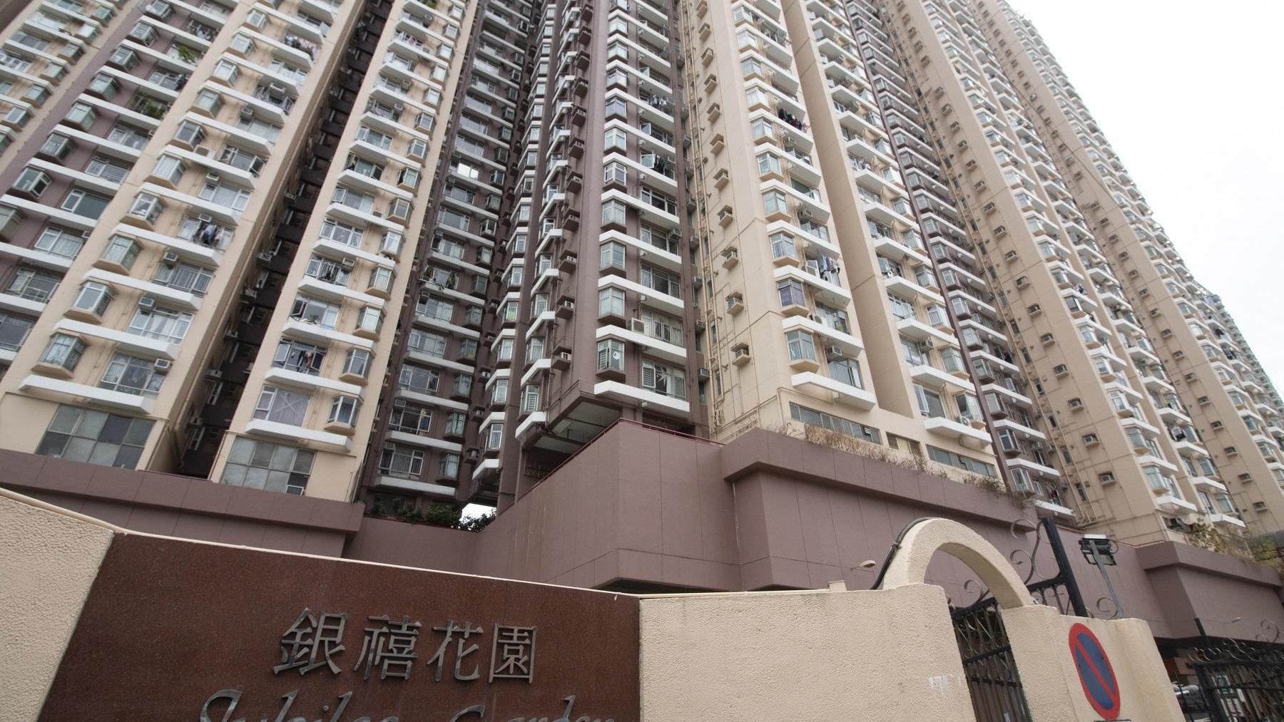 火炭銀禧花園於昨晚撤辣後錄得成交，換樓客以520萬元承接兩房戶，呎價10,277元。