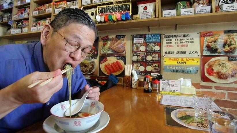 日本餐飲業者常遭受惡客騷擾，十分頭痛。圖為東京一間麵店。(資料圖片)