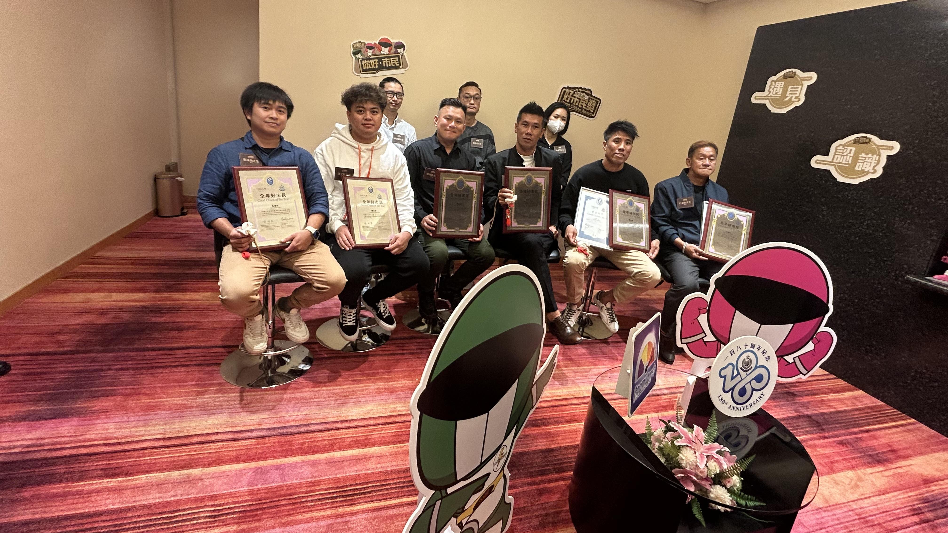 6名英勇救人的船家獲頒「全年好市民獎」。(朱慧恩攝)