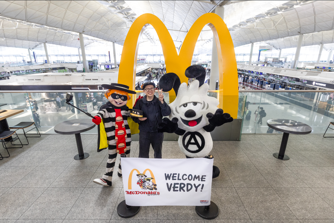 麥當勞漢堡神偷、Vick突襲機場！親身接待日本藝術家Verdy到港