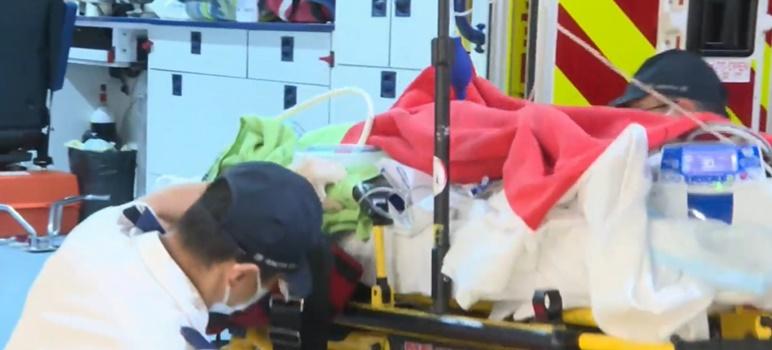 畢架山七旬婦鎅頸昏迷送院，揭老翁倒斃屋內。(電視截圖)