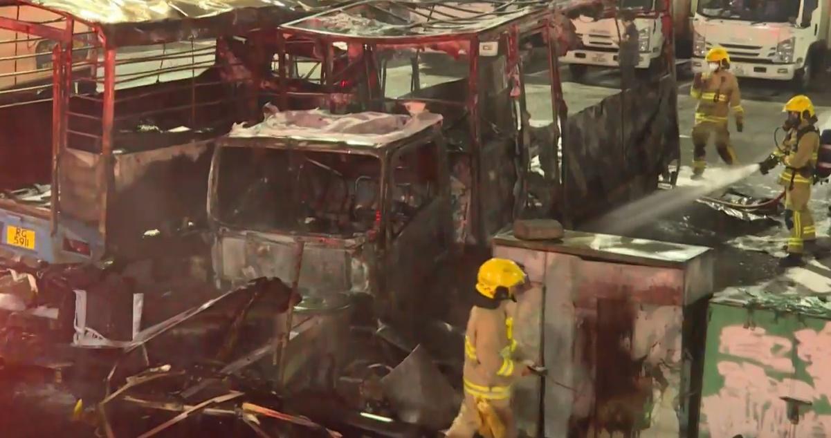 長沙灣副食品批發市場3貨車起火，警追緝縱火狂徒。(電視截圖)