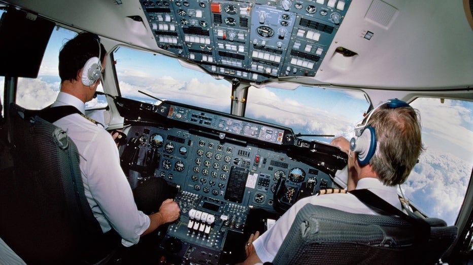 19歲飛行學員，搭機途中3度想開駕駛艙門被捕。(資料圖片)