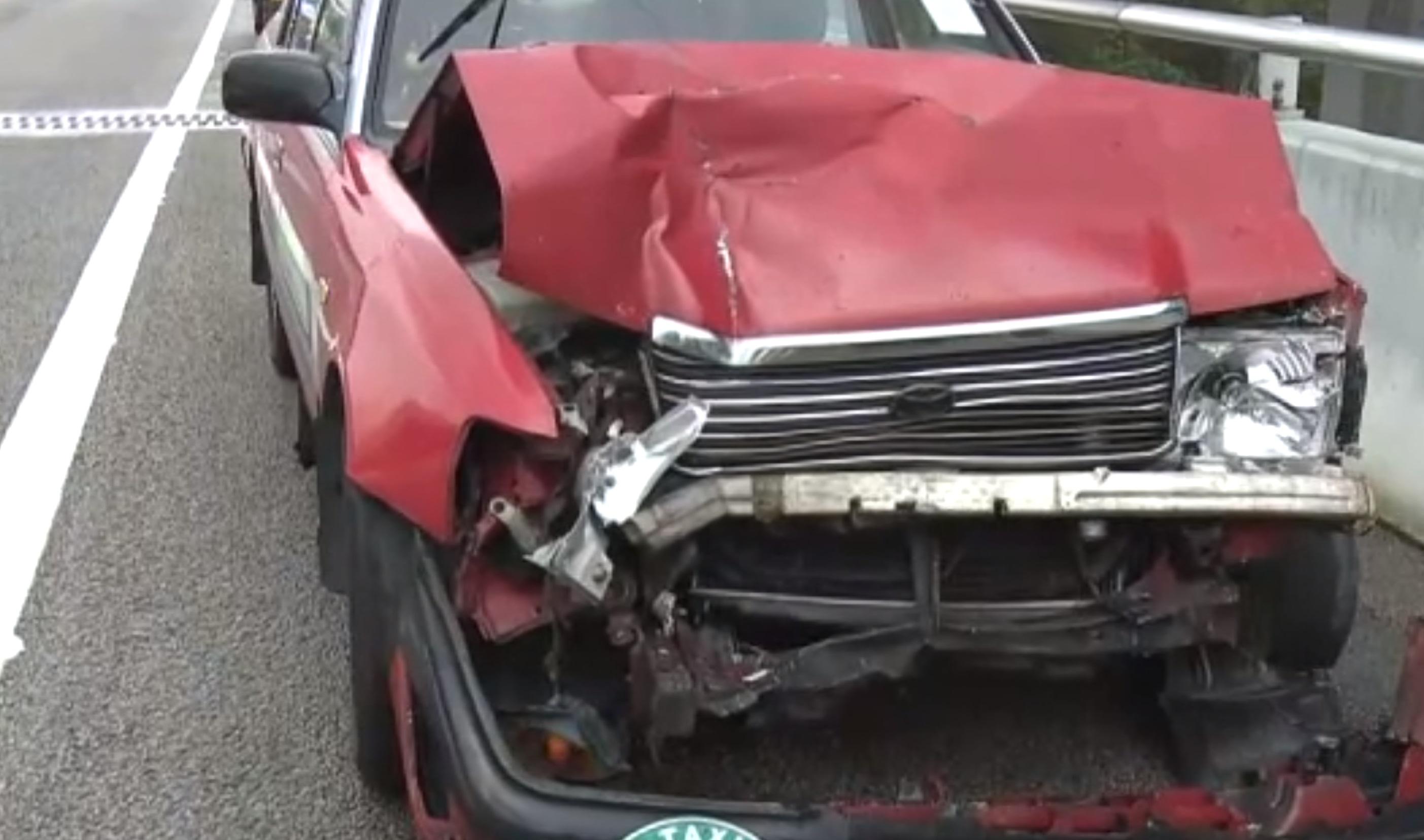 北大嶼山公路4車相撞釀6傷