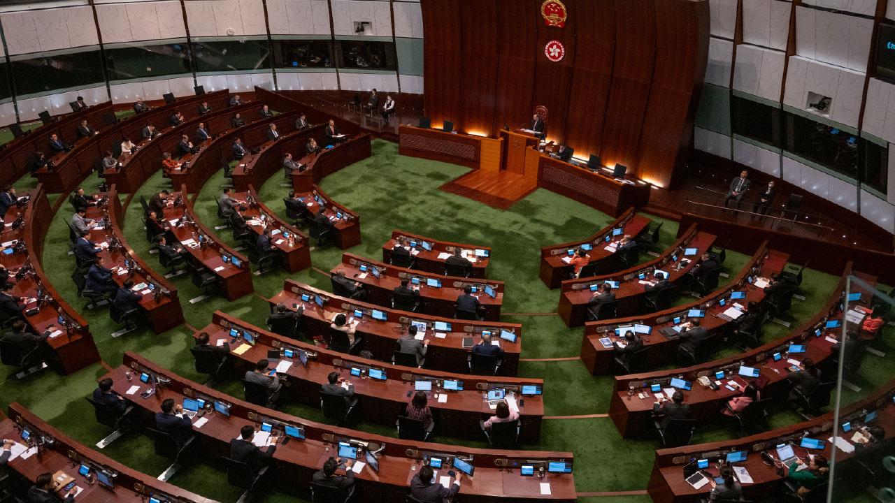 太多議員既無需要也浪費公帑