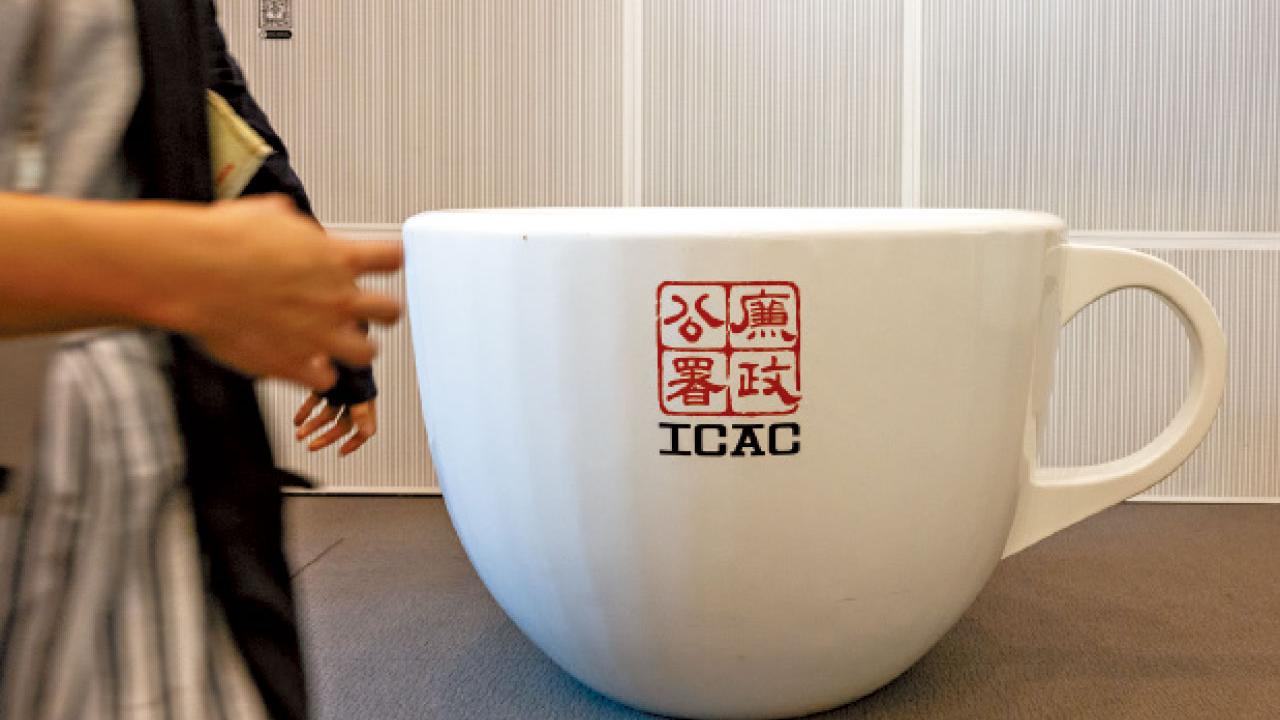 考車牌泊位犯錯不合格 53歲婦涉用月餅券賄賂考官被控