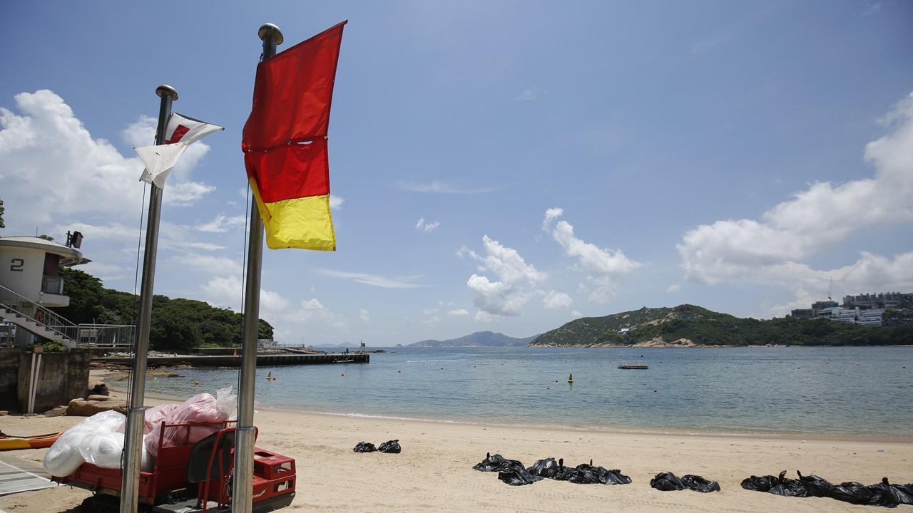 由於大浪關係　港島及西貢共4泳灘懸掛紅旗