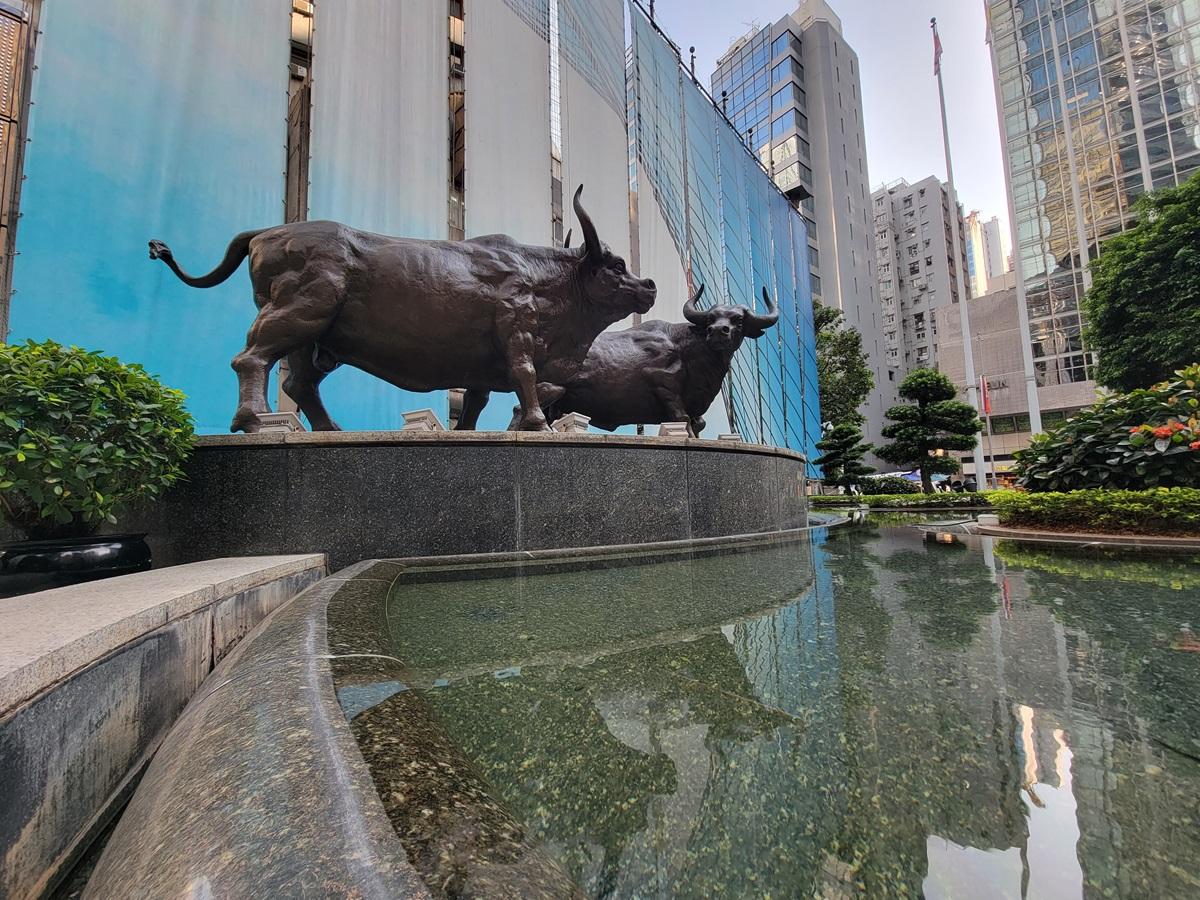 港股收市｜觀望兩會恒指升6點 港股通連續13 日吸資