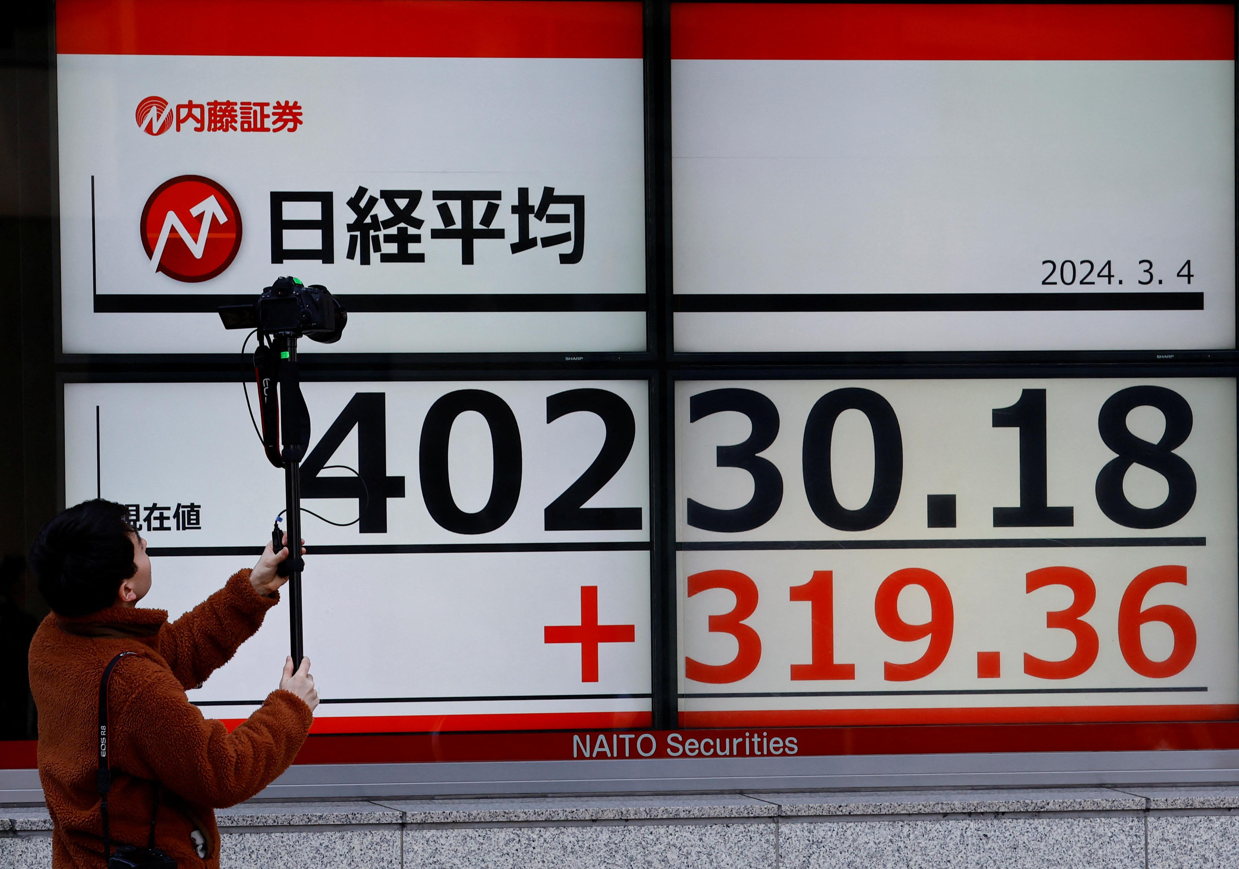 日本股市今日(3月4日)在開市初段上升，首次升穿40000點創新高。（路透社）