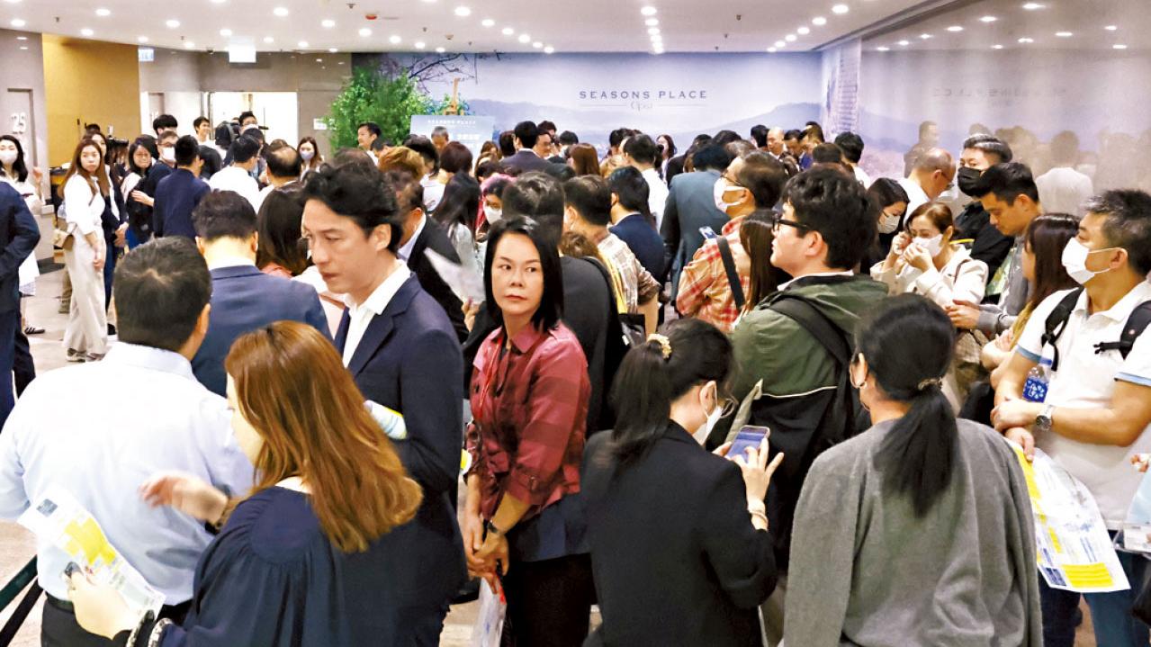 SEASONS PLACE 次輪續現大手客掃貨