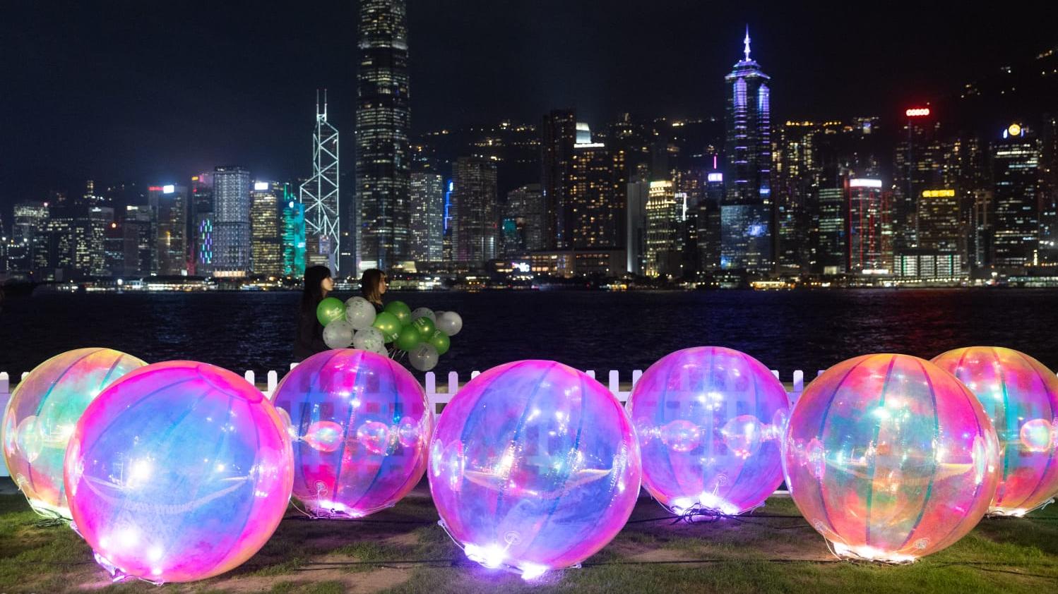 《抱泡瞬間》明日開幕。(蘇文傑攝)