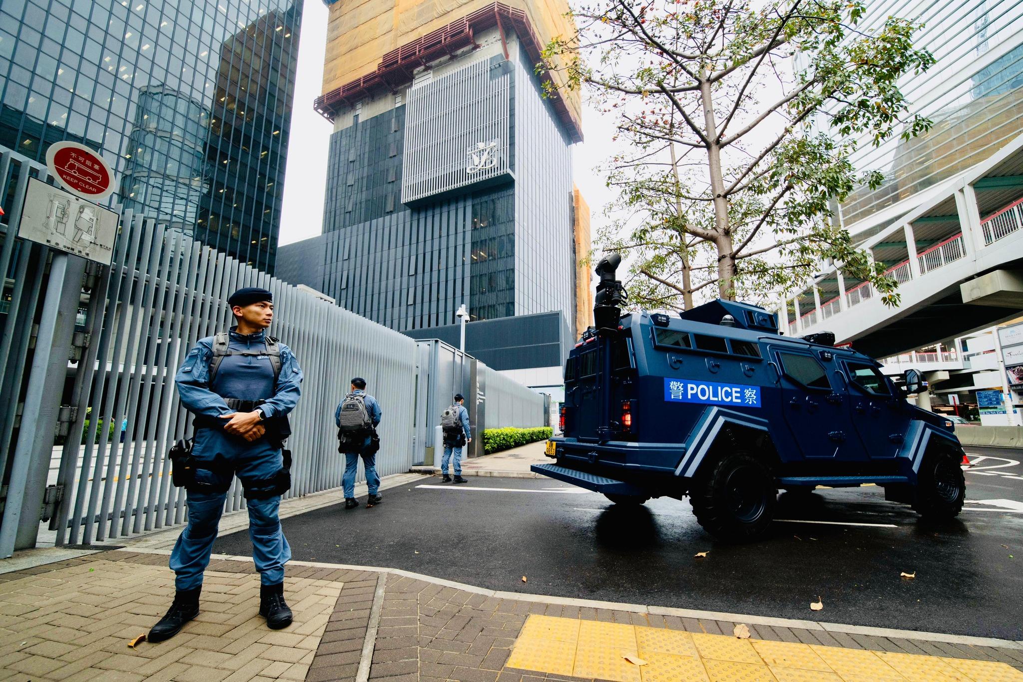 警方今日派出反恐特勤隊，於全港各區、多個港鐵站、重要建築物及設施不定時高姿態反罪惡巡邏。警方圖片