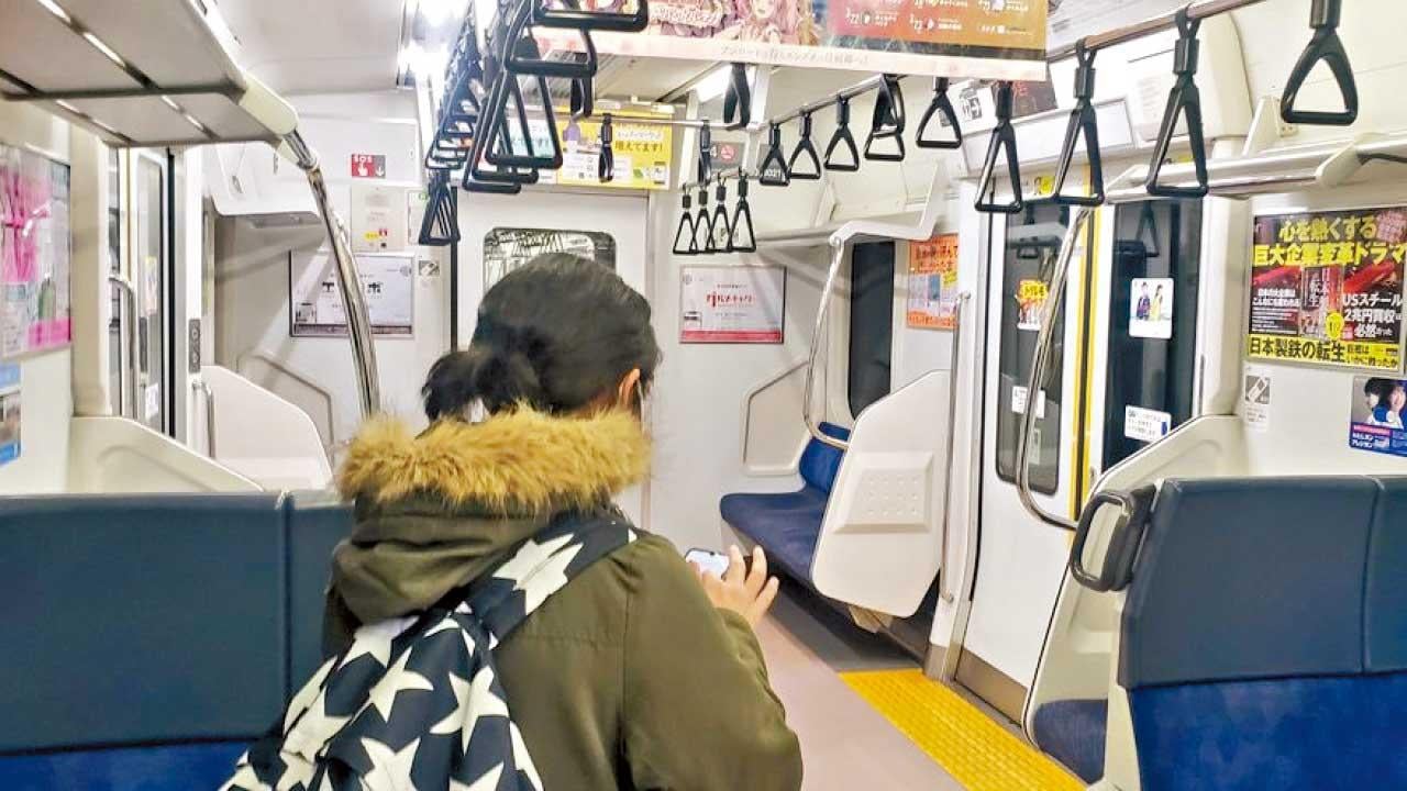 攻陷日本惹網民關注 東京電車床蝨爬爬走