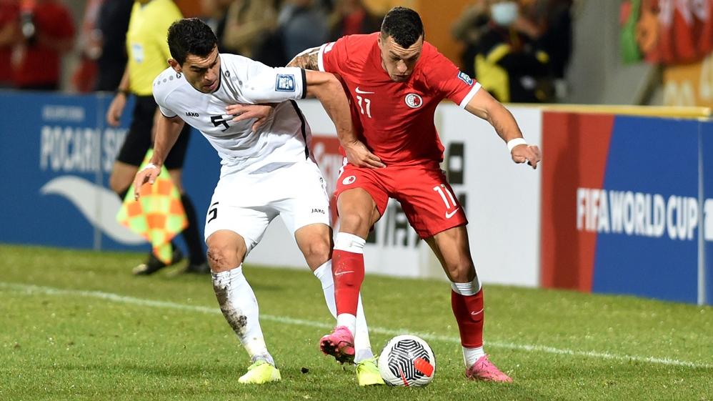 港隊前鋒的艾華頓在對烏茲別克受傷。(新華社)