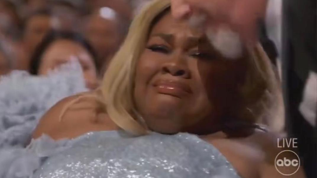 《滯留生》女星達芬采兒蘭杜芙一擊即中，激動摘下最佳女配角。