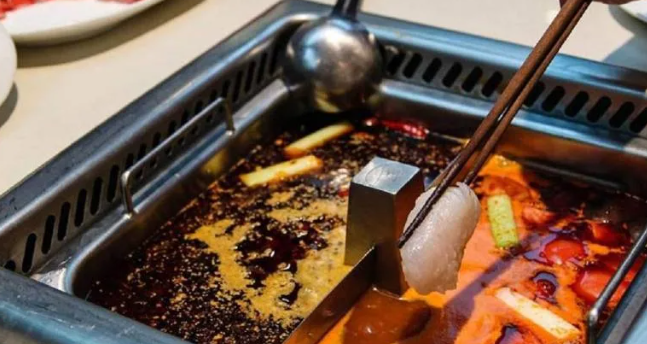 台灣發現辣椒粉和食品含禁用染料致癌物「蘇丹紅」的風波持續，最新發現連鎖火鍋店海底撈的「血旺調味料」亦含有蘇丹紅，全台16間分店已於3月1日凌晨緊急下架回收，及安排對血旺調味料送查檢驗。（資料圖片）