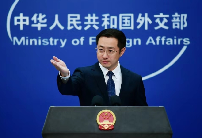 在北京，外交部今日(18日)由新任發言人、新聞司副司長林劍首次主持例行記者會。(央視新聞)