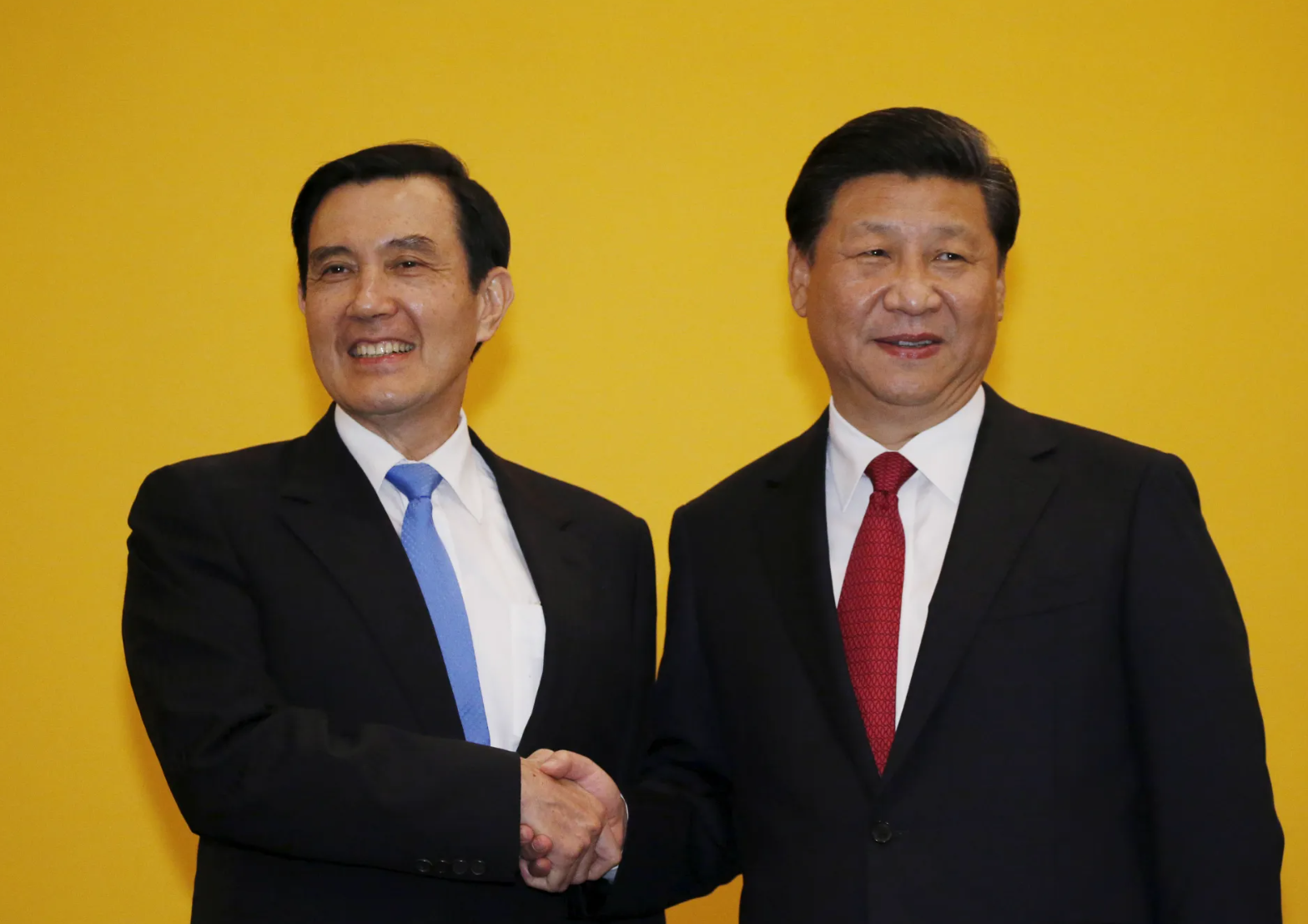 習近平及馬英九曾於2015年在新加坡會面，為兩岸領導人歷史性會面。(資料圖片)