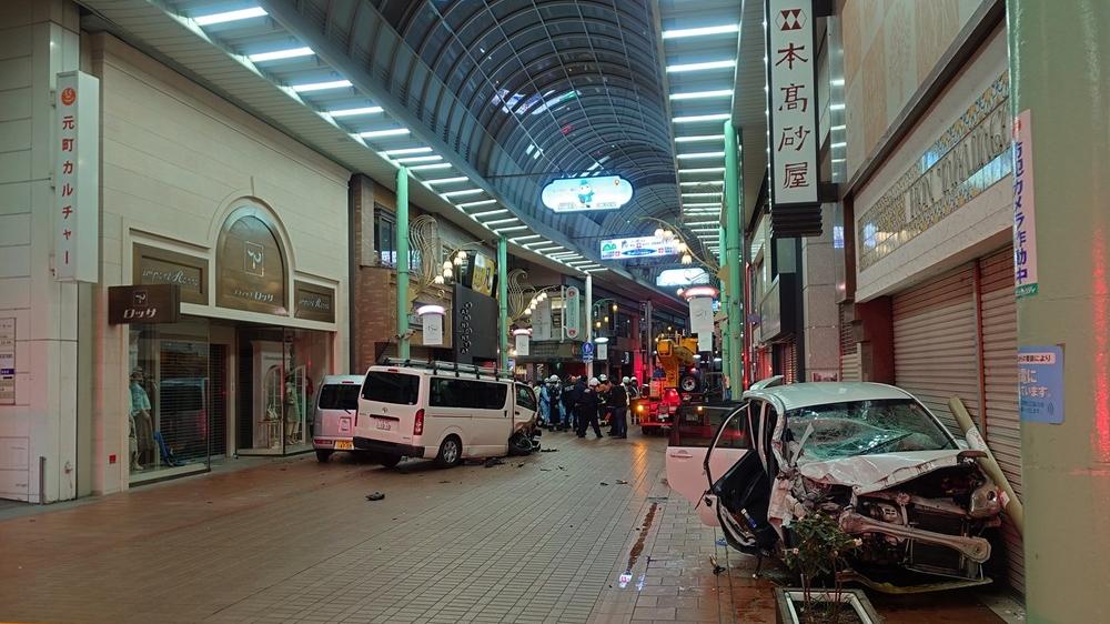 日本神戶市的商店街發生致命交通意外。(X)