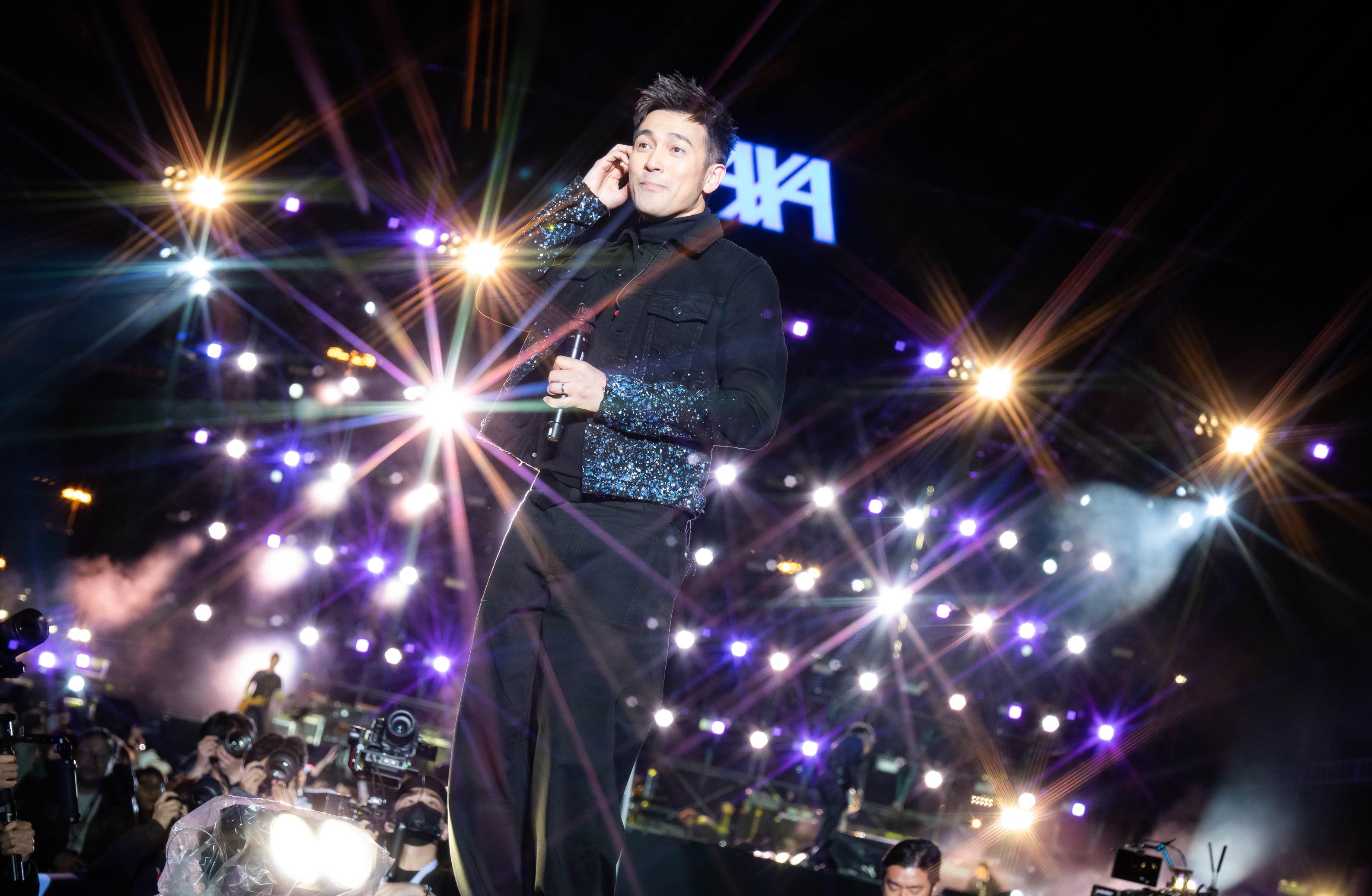 Dear Jane預告明年開騷 Tim半月板撕裂下周做手術