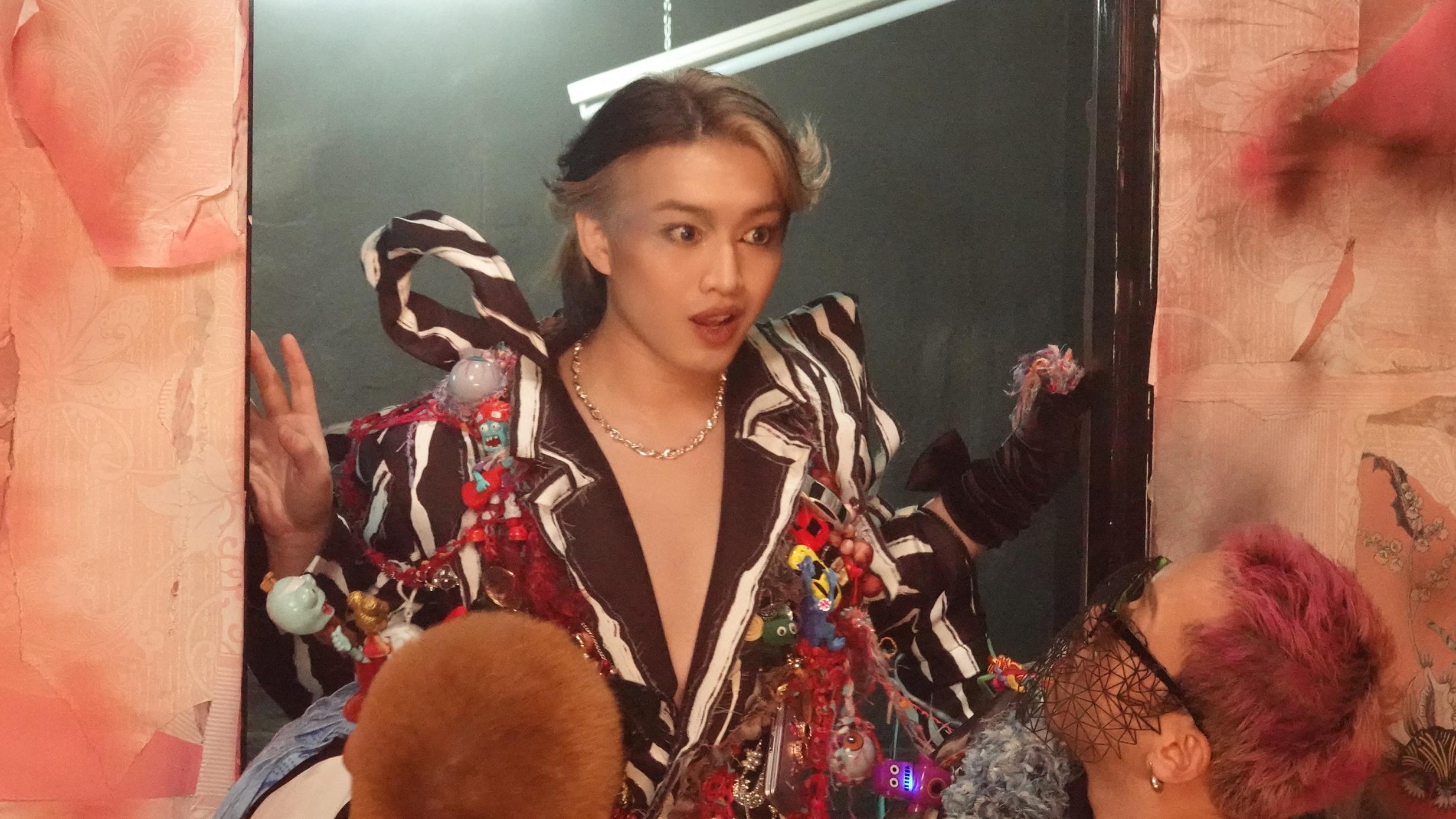 Jer柳應廷新歌《筆觸男孩憂鬱之死》靈感源自添布頓  MV怪誕造型Deep V登場高唱我行我素走我路