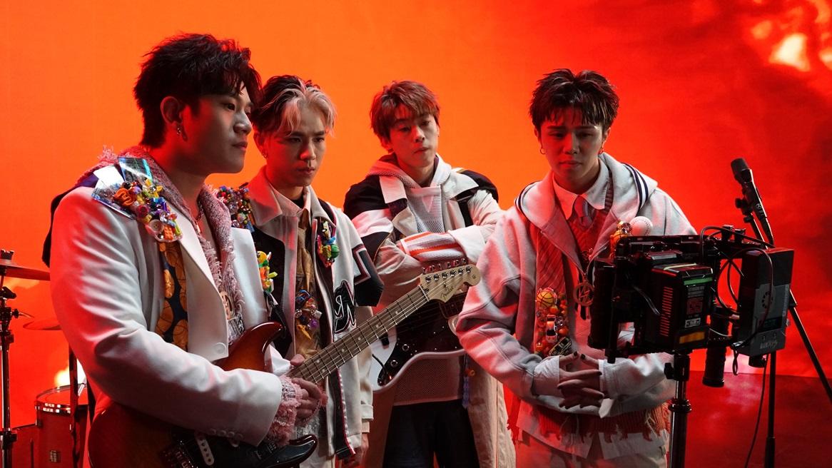 陳鎮亨@ROVER為拍MV超高速跑到喘氣 柯煒林化身美式足球員演繹秒速八公里精神