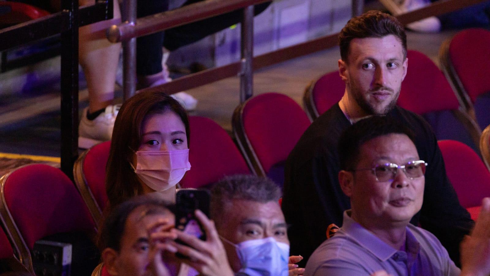 桌球明星挑戰賽｜馬曉晴入場支持男友 低調孖卓林普胞弟入場睇波